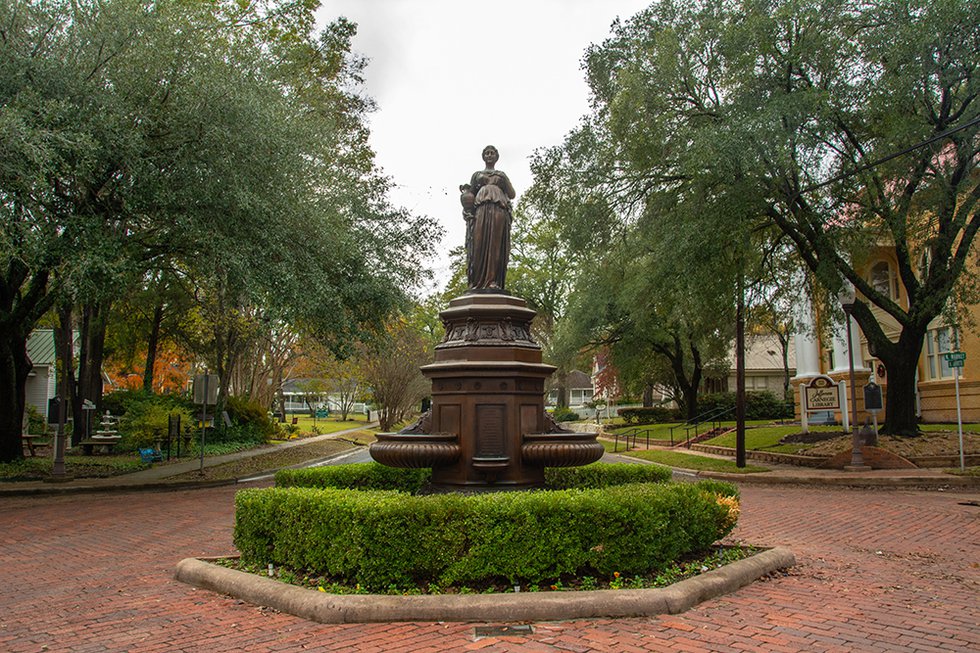 Jefferson, USA – November 25, 2022 -  The Sterne fountain with