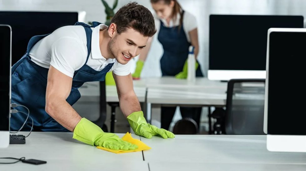 95593500_desk_cleaning_smiling.png