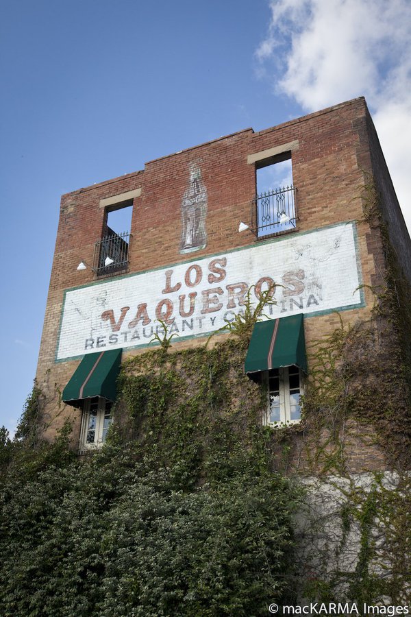 Los Vaqueros building.jpg