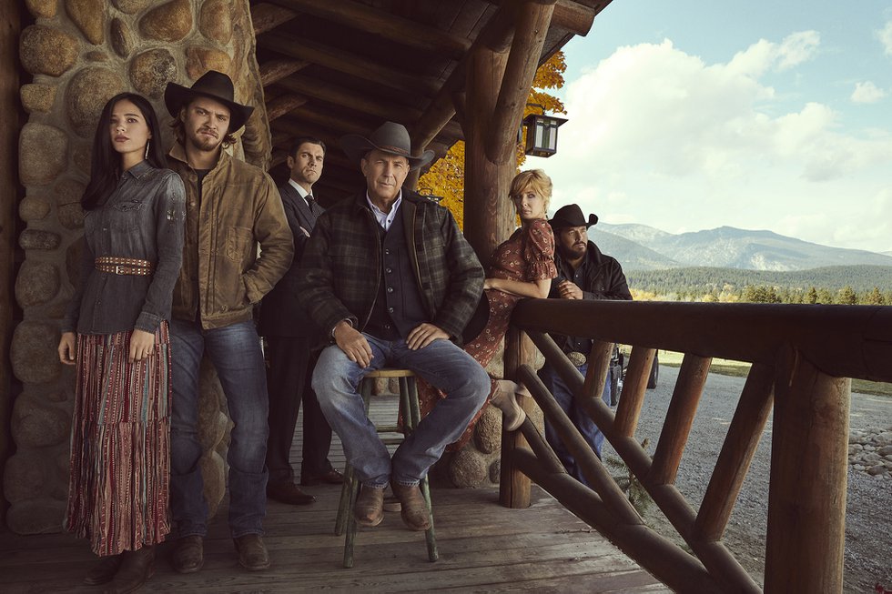 yellowstone-cast-season-2-key-art.jpg